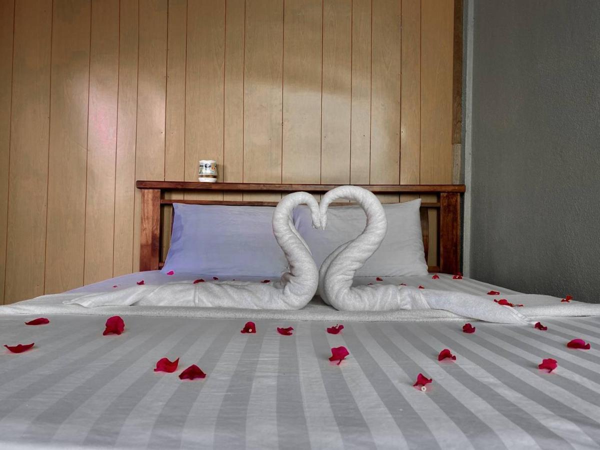 Perhentian Hazipah Hotel Kampong Pasir Hantu Bagian luar foto